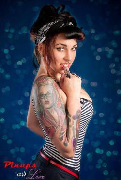 pinuppost:  Kayla Darling by Pinups and lace MUA and hair by