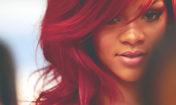 my god she looks so good w/ the red hair :)