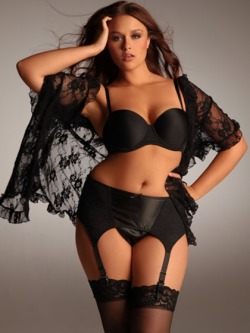 curveappeal:  Short All Over Stretch Lace Robe, แ.95 at Hips