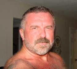 cocksessed:  Daddy bear’s porridge was too hot! 