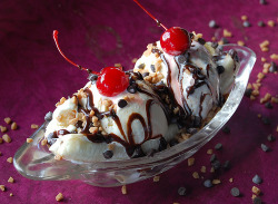 thenommables:  Delicious Goat Milk Ice Cream Banana Split (by