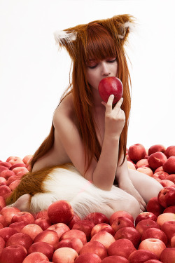 cosplaysoftheworld:  :: vesta777 as Nude Horo from Spice and