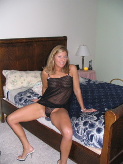 cougarmilfdressed:  Enjoy yourself with cougar and milf dressed.If
