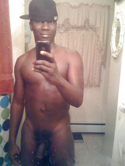 nudeselfshots-blackmen.tumblr.com/post/17514472567/