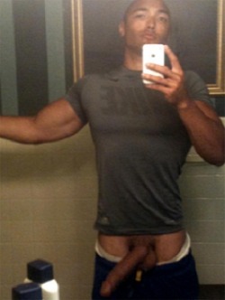 nudeselfshots-blackmen.tumblr.com/post/17662628351/