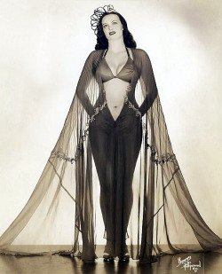 burleskateer:  Lois DeFee   aka. “Queen Of The Amazons”..