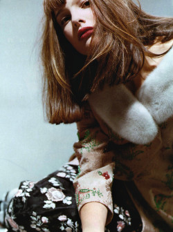 asymmetricity:   Natalie Portman in Vogue (1996) 