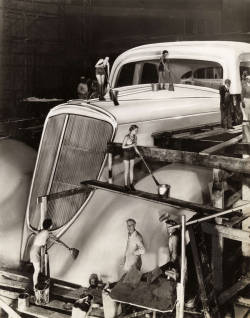 firsttimeuser:  Giant Studebaker. World’s largest vehicle under