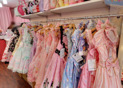 lolita-tips:strawberryskies:Want to see inside Closet Child Harajuku?