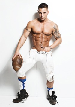 singletman:  urjunlin:  Matt Schiermeier by Rick Day  hot football