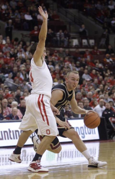 Ohio State’s Aaron Craft can been seen on ESPN tonight in about 30 mins. taking on Michigan. I love his pits!! YUMMY!!!