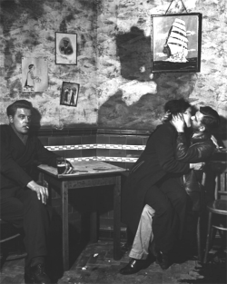 firsttimeuser:  At Charlie Brown’s, 1936 by Bill Brandt 