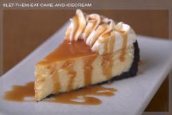 gastrogirl:  white chocolate cheesecake with salted caramel sauce.