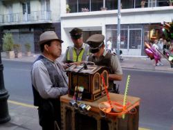  Hoy Domingo en la tarde, Barrio Lastarria, Carabineros multando
