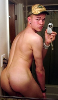 hotboysofgermany:  SHOW THE ASS