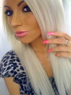 lickitgemini:  Love BarbieÂ !!  Girls we wanna look just like!