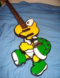 prohibidopulsarelboton:  La guitarra más friki del mundo. ¡Quiero