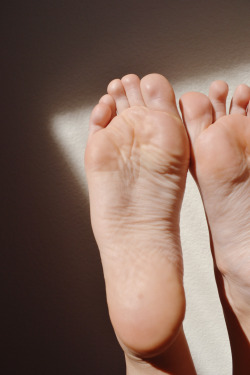 lookuponperversity:  The best feet on all of tumblr. Please grace