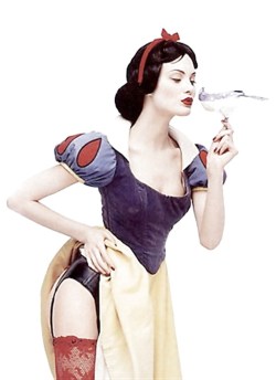 lesbilicious:  Snow White had finished cleaning up the little