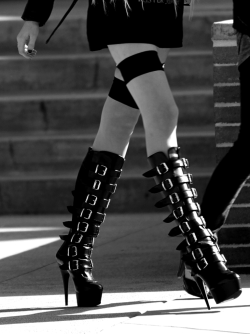 darkandsparkly:  THESE boots. ugh!!!!!!     Sexy! ♥