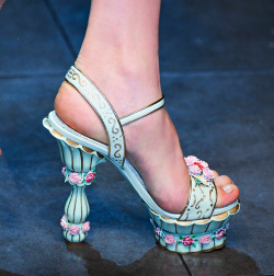Schuh- und Fußfetischismus vogue:  DETAIL: Dolce & Gabbana