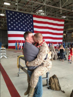 happyfluffer:  THANK YOU; HAPPY VALENTINE  This marine came home