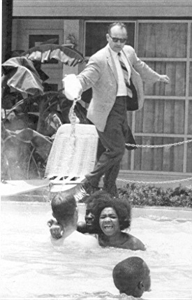 cocobaby23:  medeaismyfavourite:  babyslime:  dumbthingswhitepplsay:  siddharthasmama:  thequilentone:  knowledgeequalsblackpower:   June, 1964. Black children integrate the swimming pool of the Monson Motel. To force them out, the owner pours acid into