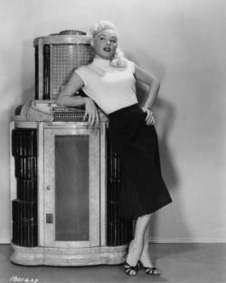  Mamie Van Doren 