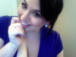 housewifeswag:  oh look, i got new peacock earrings. and here’s