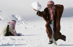 hijabby:  ircimages:Jordanian Bedouins having fun with the snow.