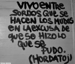  Vivo entre sordos que se hacen los mudos, en la excusa de que