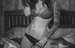 daybydayskinny:  I want a sleeve, and this body. 