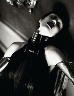 f-l-e-u-r-d-e-l-y-s:  “Metal Headz” ph. Mert & Marcus