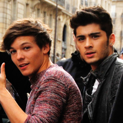 vasss–happening:  letmalikyou-1direction:  zayn looks like