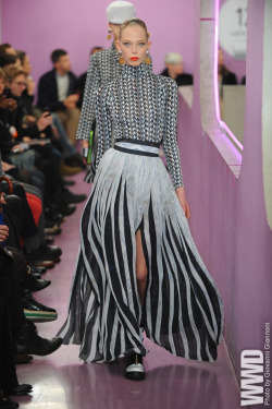 womensweardaily:  Kenzo RTW Fall 2012 Even the Magnolia cupcakes