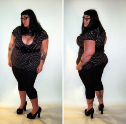 christiecreepydolls:  Outfit if the day. All Thrift store finds :)   Sexxy Thrifter, love her curve&rsquo;s