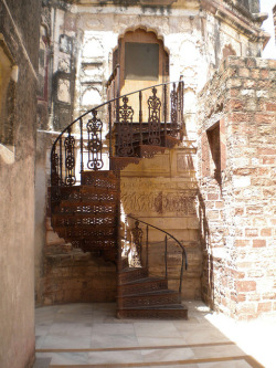 bluepueblo:  Spiral Staircase, Rajasthan, India photo via glasshearts