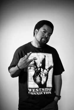 androol-tinez:  Ice Cube stole my pic…I’m gonna let it slide