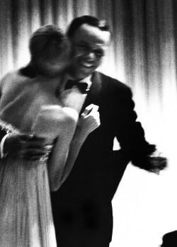 francisalbertsinatra:  Frank Sinatra dances with wife Mia Farrow,