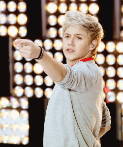 horannwhore:  inthatdirection:  omg  dead.gone.can’t breathe.