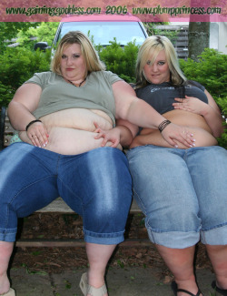 straightedgejuggalo:  Models: Plump Princess & Gaining Goddess