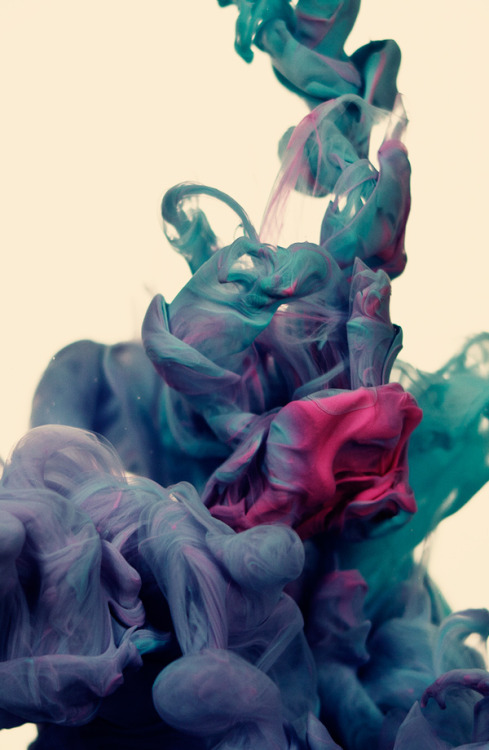 ianbrooks:  Underwater Ink Photography by Alberto Seveso Seveso’s silky plumes of technicolored magma that seems to flow up from vents in the ocean has a slightly more mundane explanation: the artist drops different colored inks into water and captures