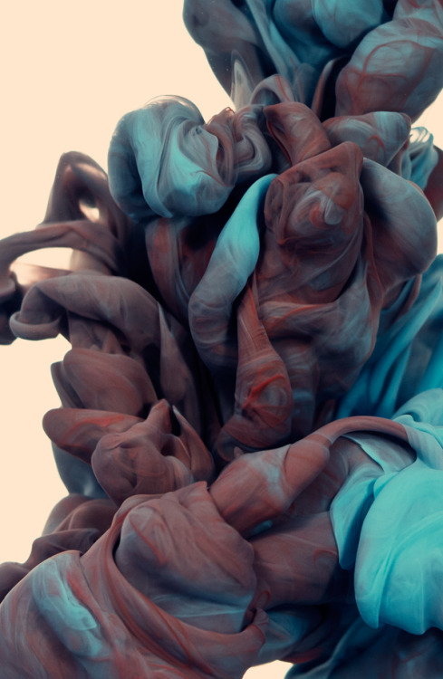 ianbrooks:  Underwater Ink Photography by Alberto Seveso Seveso’s silky plumes of technicolored magma that seems to flow up from vents in the ocean has a slightly more mundane explanation: the artist drops different colored inks into water and captures