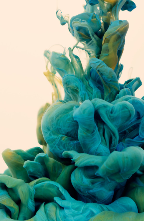 ianbrooks:  Underwater Ink Photography by Alberto Seveso Seveso’s silky plumes of technicolored magma that seems to flow up from vents in the ocean has a slightly more mundane explanation: the artist drops different colored inks into water and captures