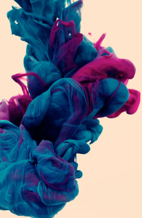 ianbrooks:  Underwater Ink Photography by Alberto Seveso Seveso’s silky plumes of technicolored magma that seems to flow up from vents in the ocean has a slightly more mundane explanation: the artist drops different colored inks into water and captures