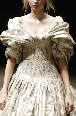 the-moth-princess:  Alexander McQueen 