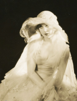 signorelli-girl:  Carole Lombard, 1927 