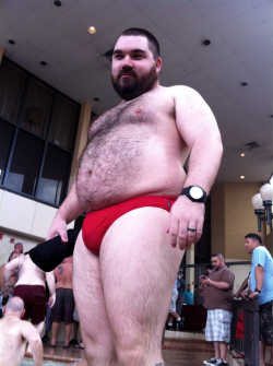 djcubster:  BBF lookin’ cute at the pool 