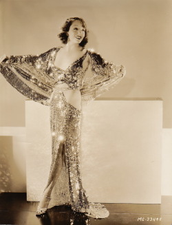 laughingmeredith:  pepitamariarosados:  Lupe Velez  That dress.