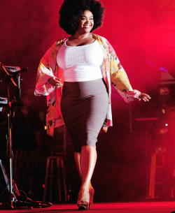 newdawntwisted:  fuckyeahfamousblackgirls:  Jill Scott on stage